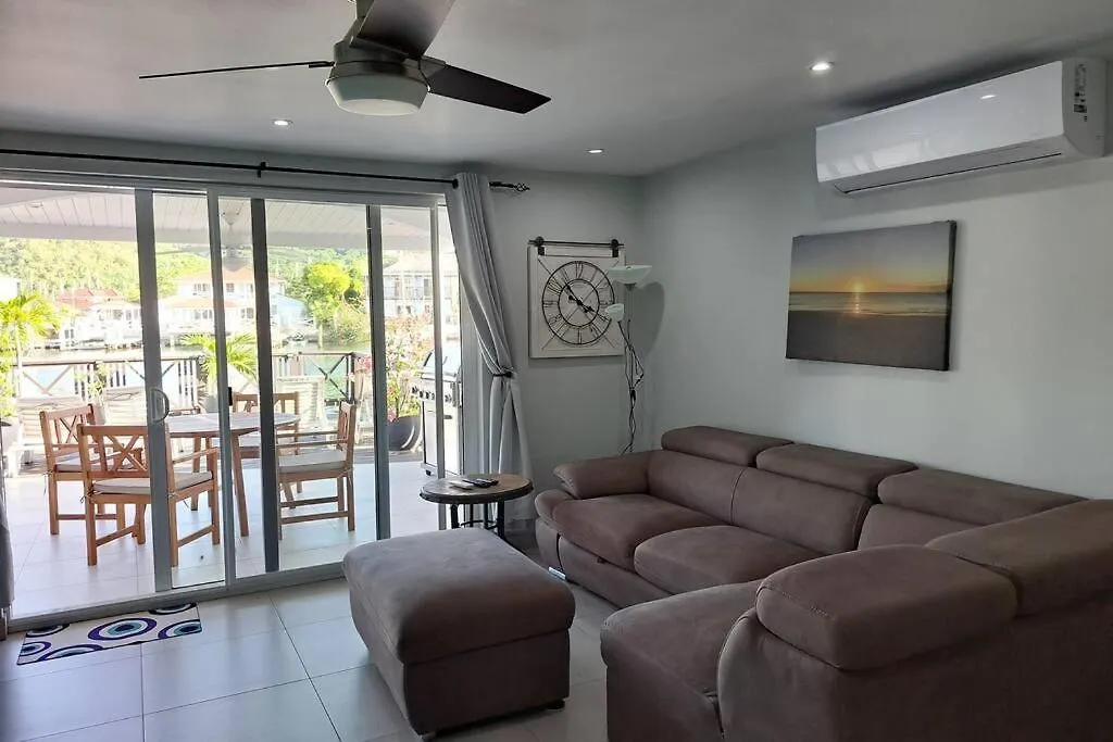 Dom wakacyjny Beautifully Renovated Villa Close To The Beach Jolly Harbour